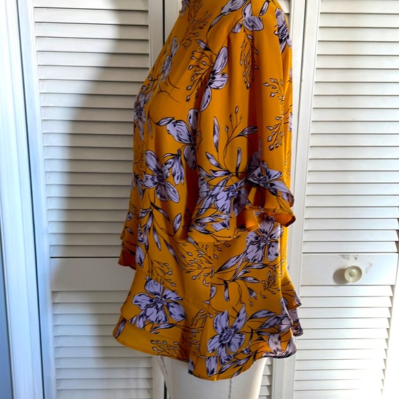 Flowy floral top - Picture 2 of 3